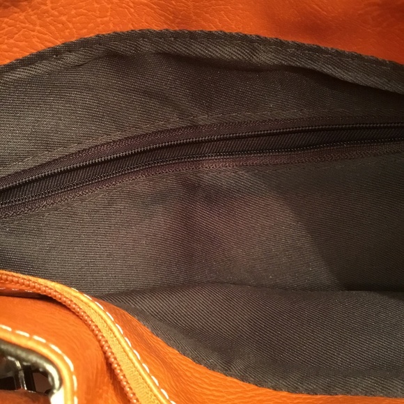 GIRAFFE STYLE PRINT PURSE WITH ORANGE ACCENTS - Picture 2 of 4